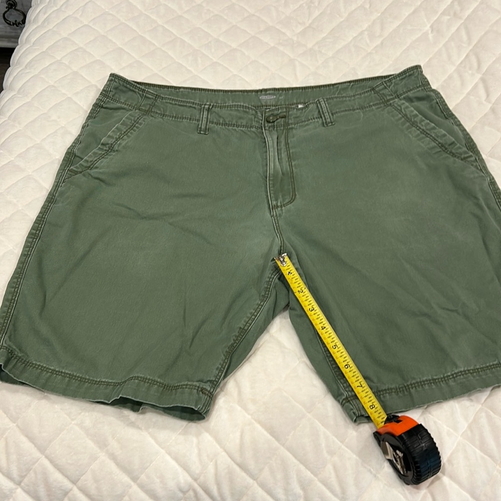 Men’s Old Navy Cotton Green shorts size 38